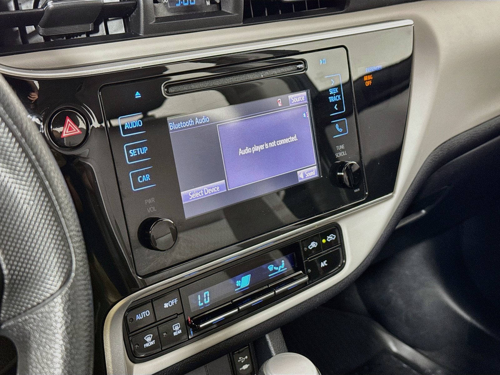 Used 2018 Toyota Corolla LE FWD image 14
