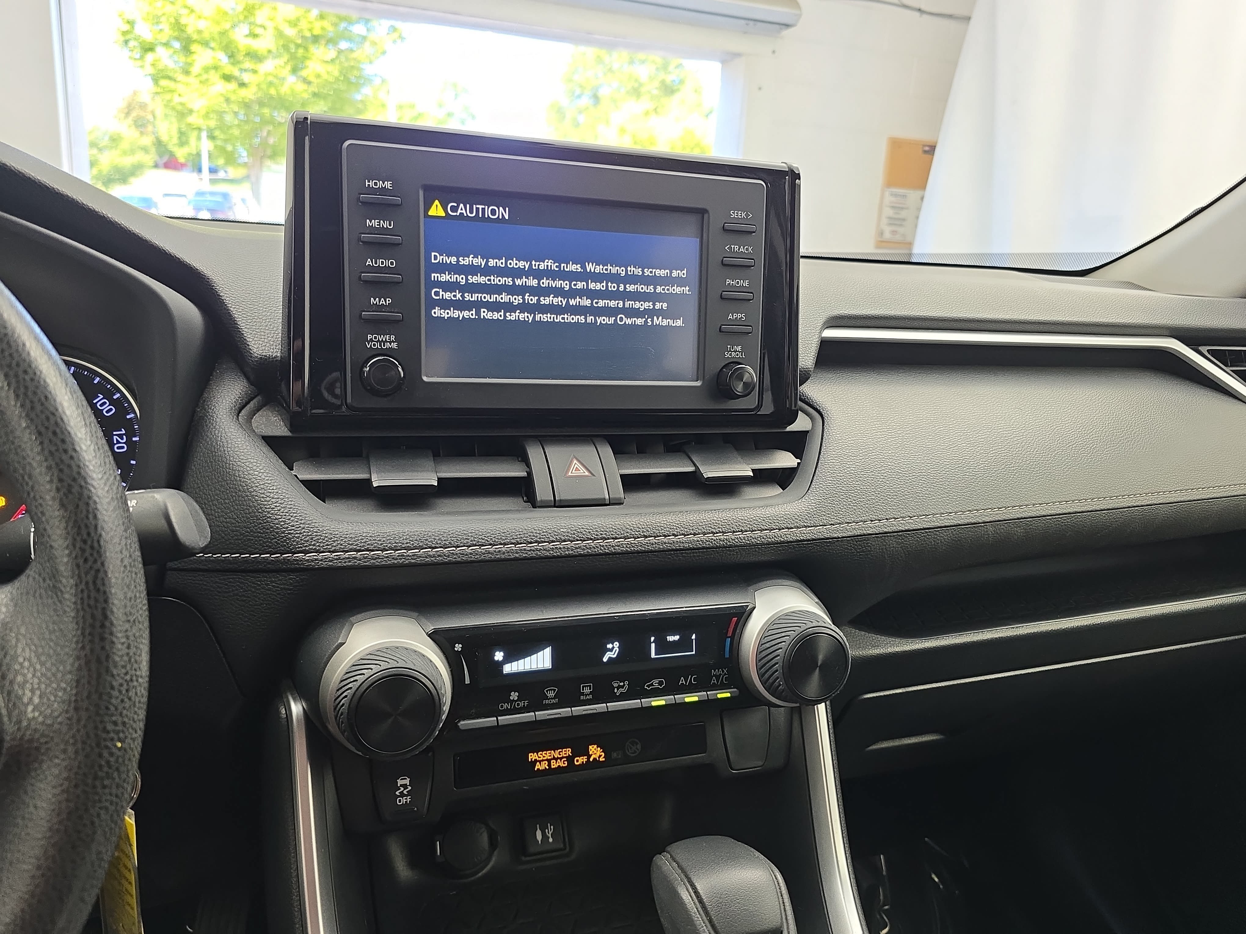 Used 2019 Toyota RAV4 LE FWD image 19