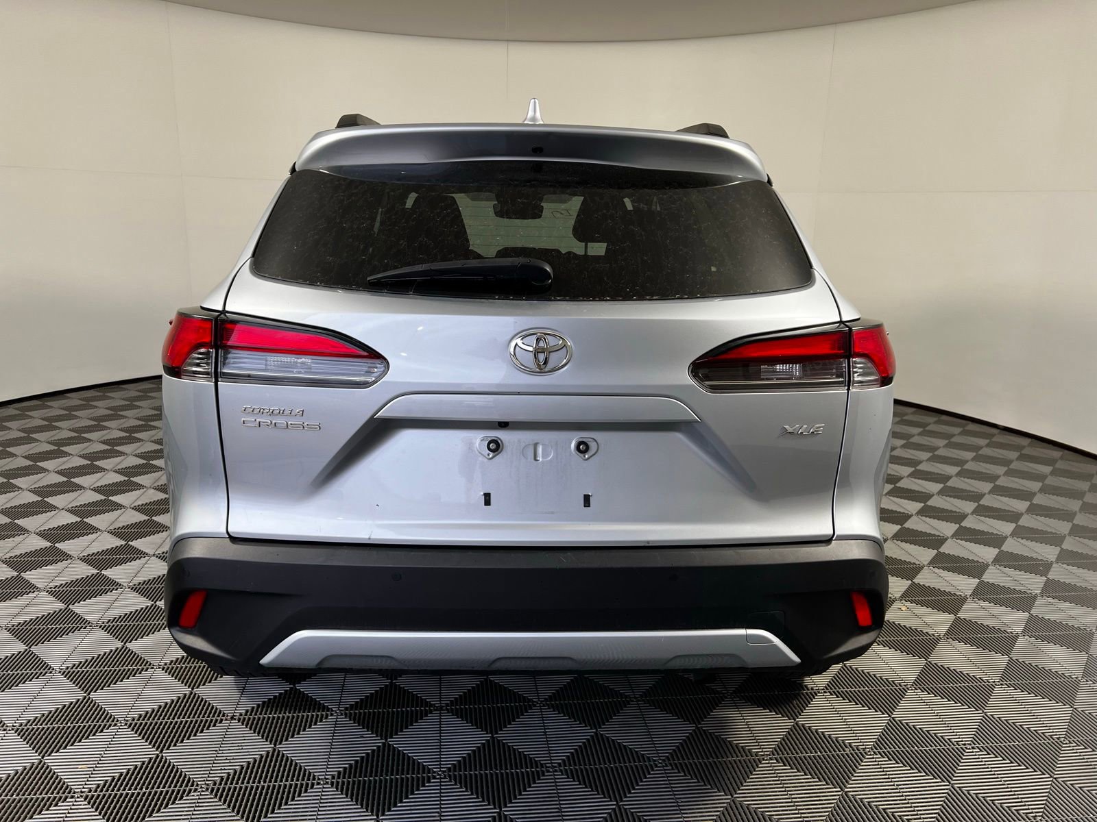 Used 2024 Toyota Corolla Cross XLE FWD image 6