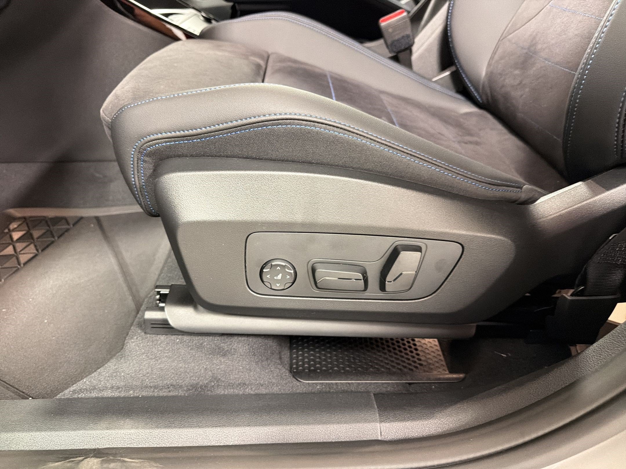 New 2026 BMW X1 xDrive28i w/ M Sport Package AWD/4WD image 13