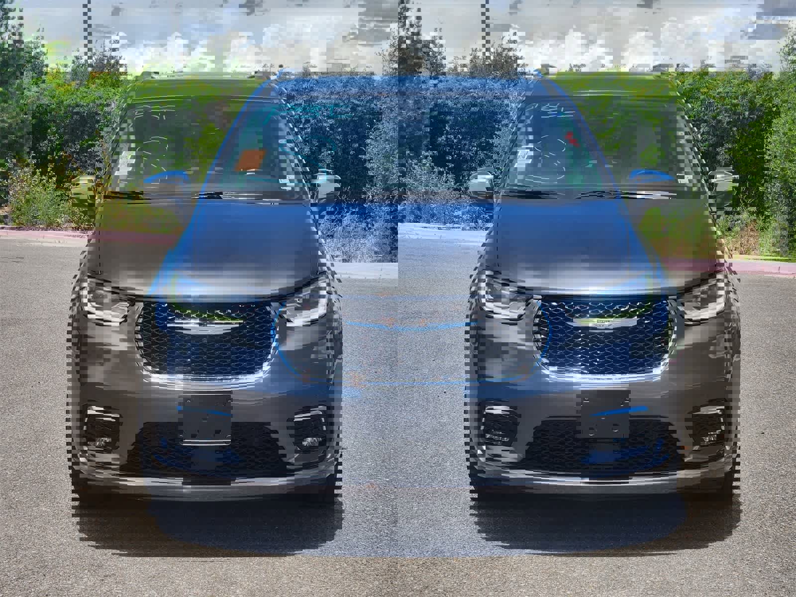 Used 2021 Chrysler Pacifica Limited w/ Premium & Safety Sphere Group image 2