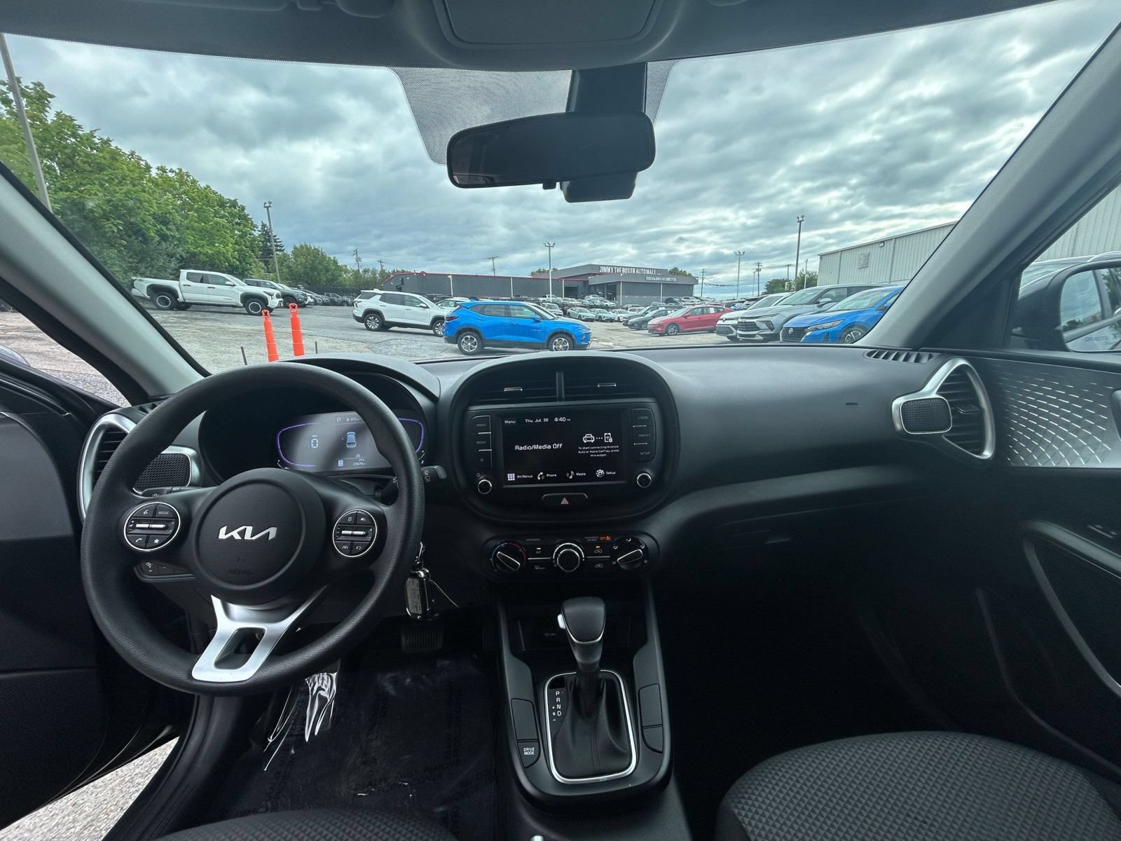 Used 2025 Kia Soul LX w/ LX Technology Package FWD image 28
