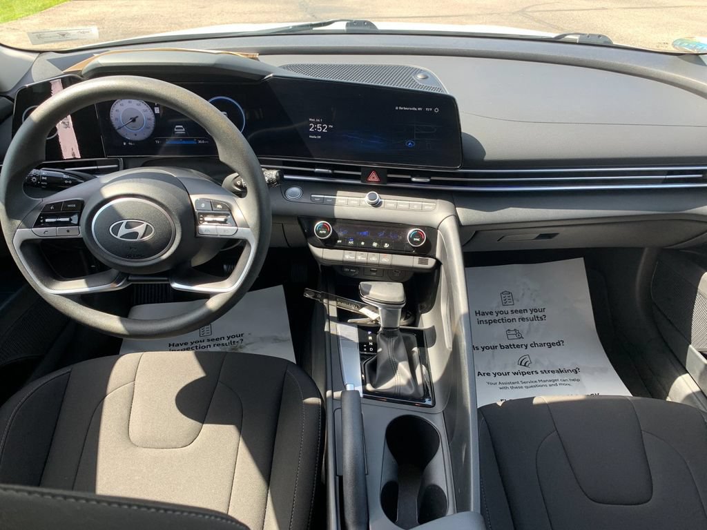 Used 2024 Hyundai Elantra SEL FWD image 16