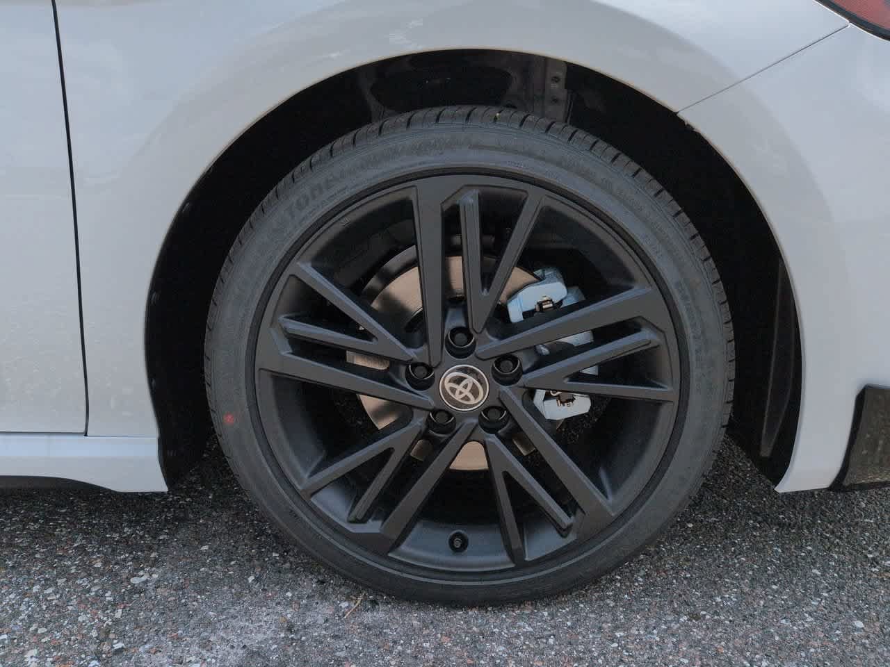 New 2026 Toyota Camry Hybrid FWD image 11