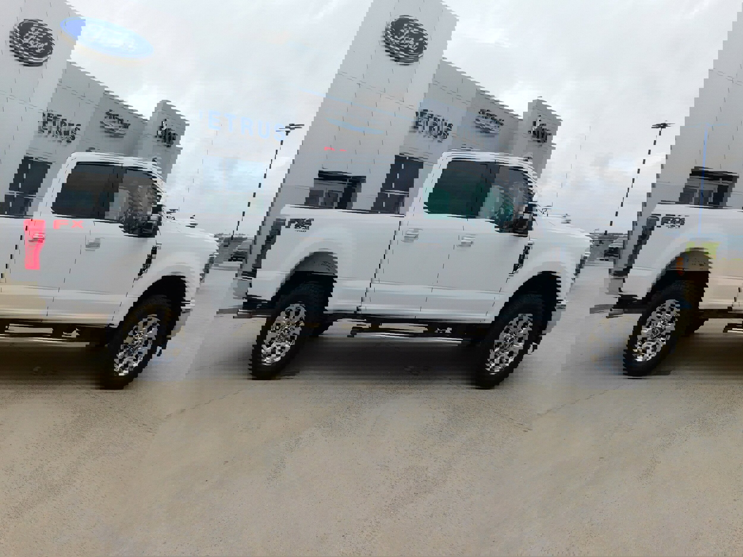 Used 2019 Ford F250 Lariat w/ Chrome Package image 7