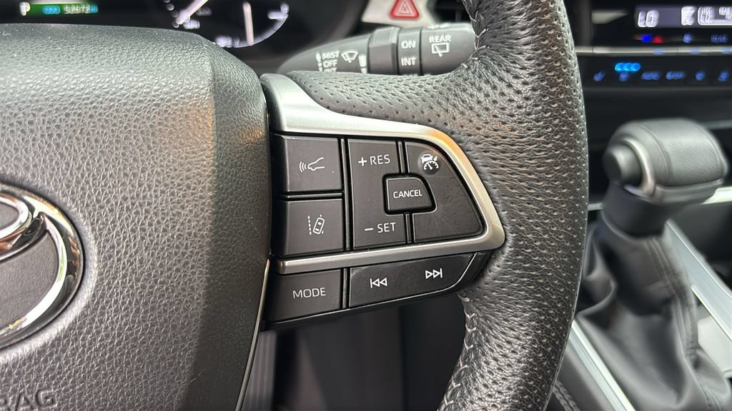 Used 2023 Toyota Sienna XSE AWD/4WD image 22