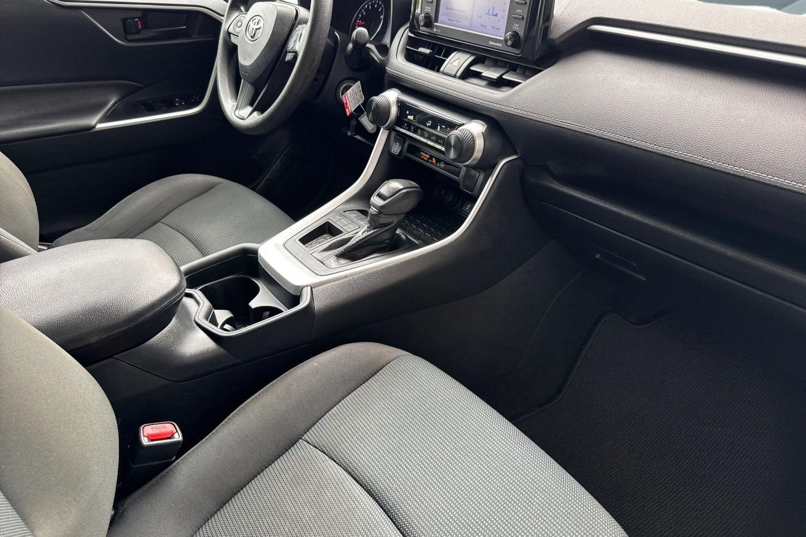 Certified 2021 Toyota RAV4 LE w/ Carpet Mat Package (TMS) FWD image 32
