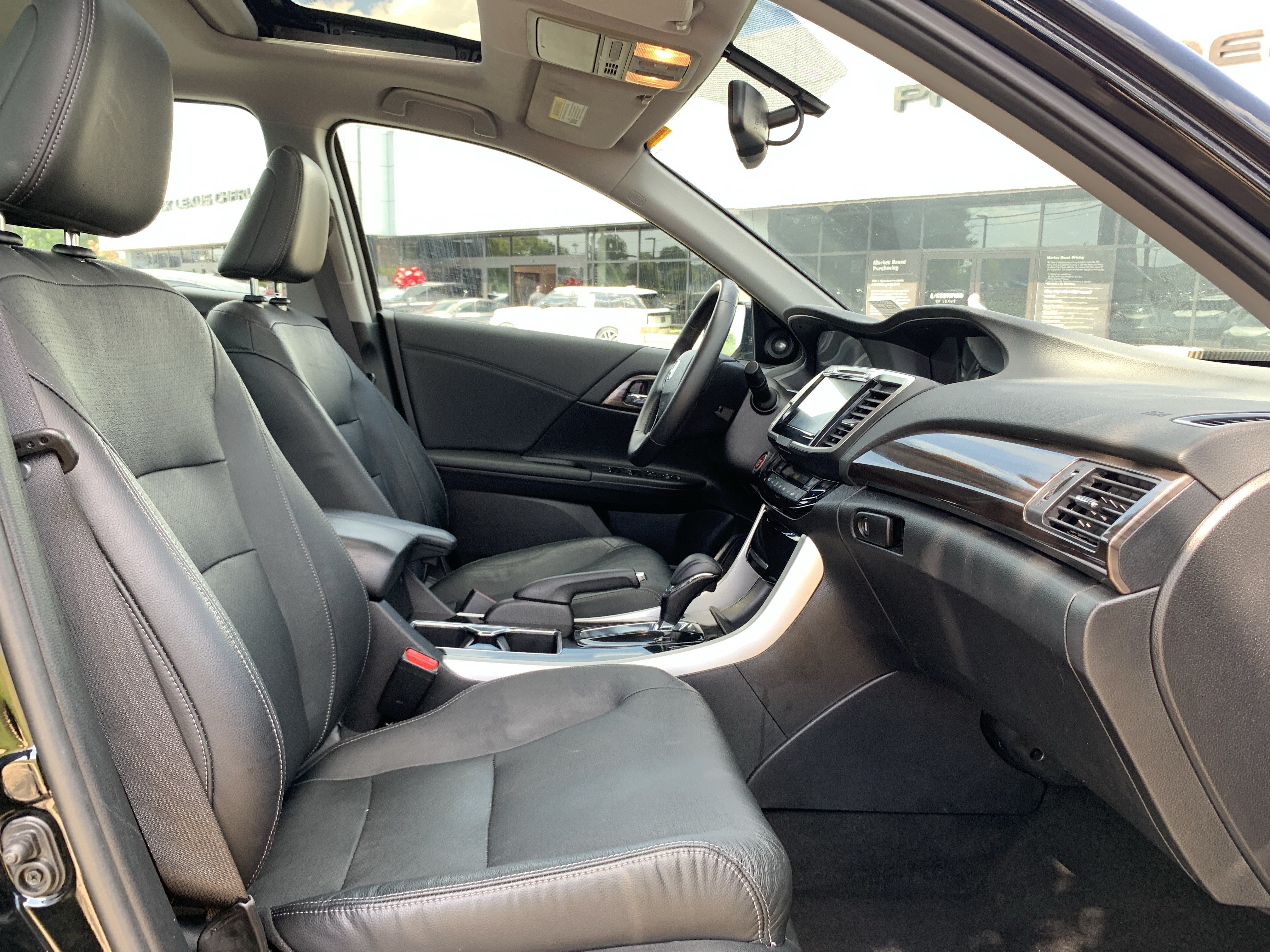 Used 2017 Honda Accord EX-L image 35
