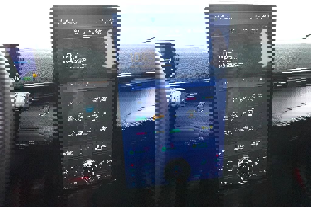 Certified 2025 Ford Mustang Mach-E Premium image 17