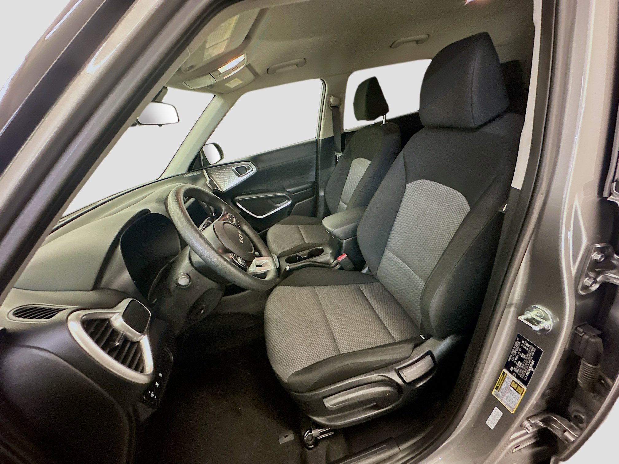Used 2025 Kia Soul LX w/ LX Technology Package FWD image 13