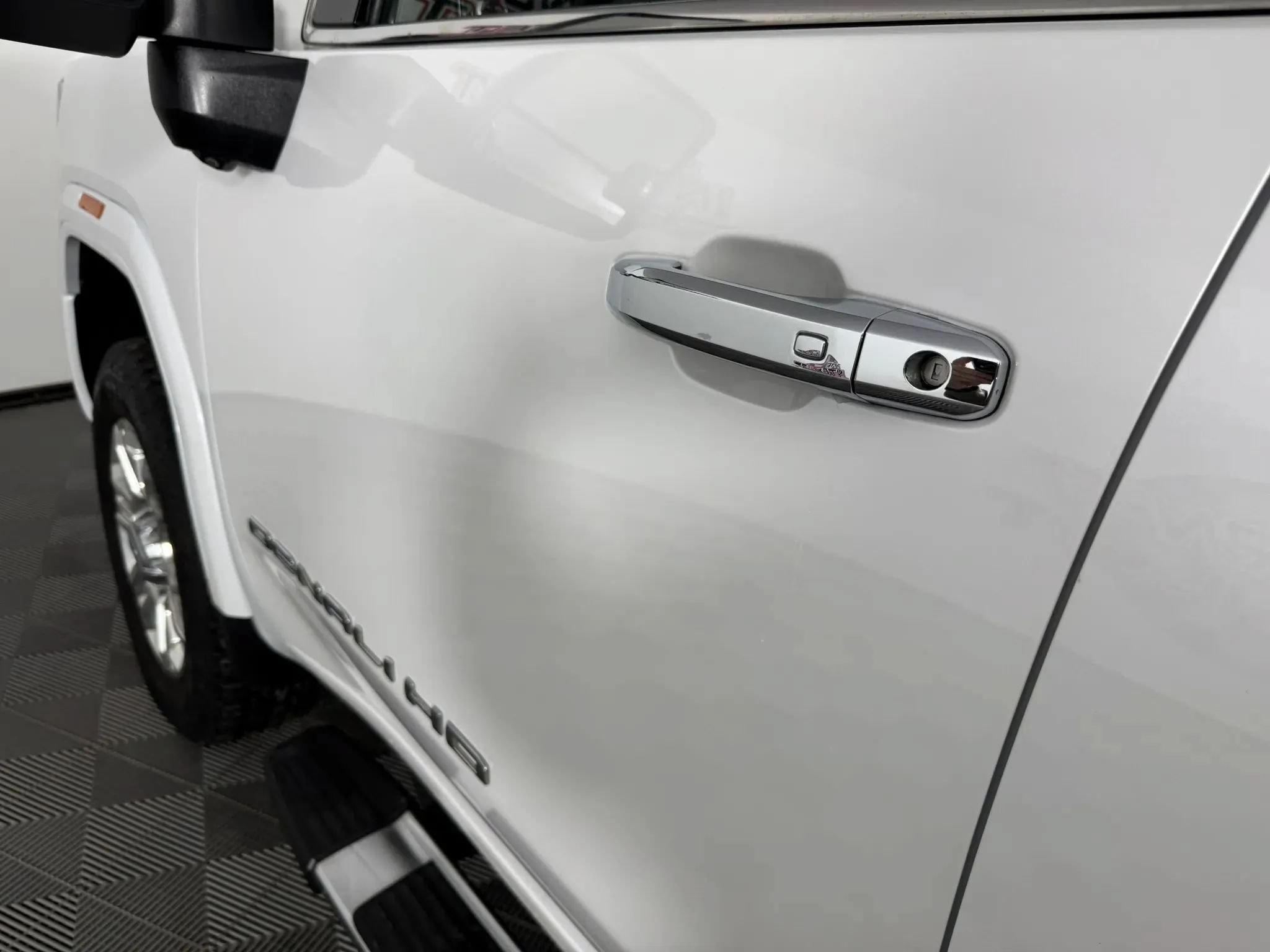 Used 2022 GMC Sierra 2500 Denali w/ Denali Ultimate Package AWD/4WD image 29