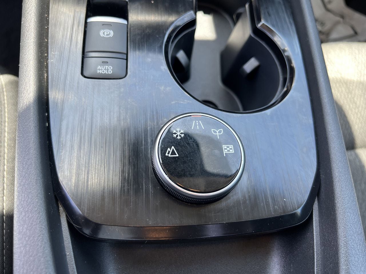 Used 2025 Nissan Rogue SV AWD/4WD image 8