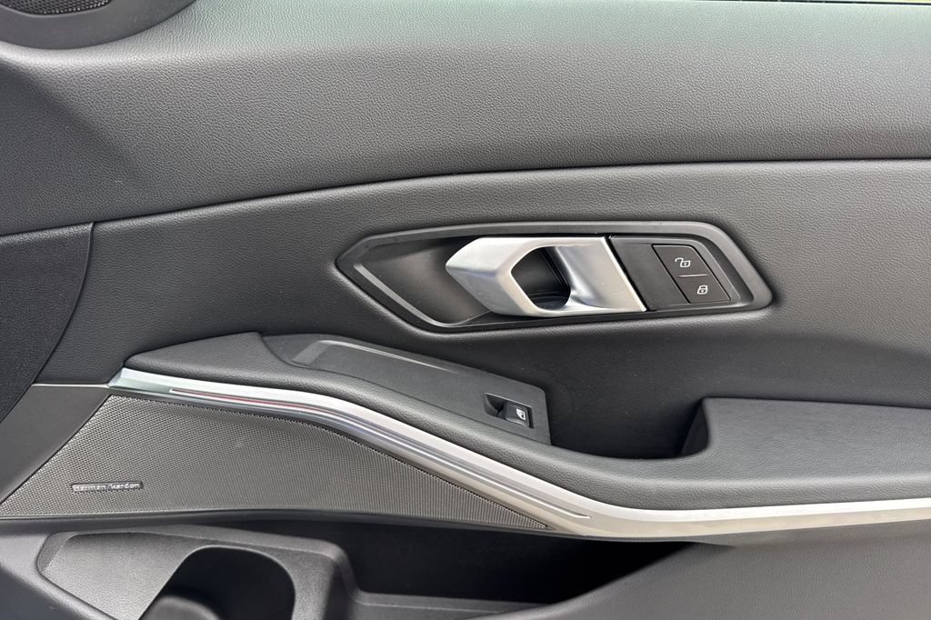 Used 2025 BMW M340i RWD image 18