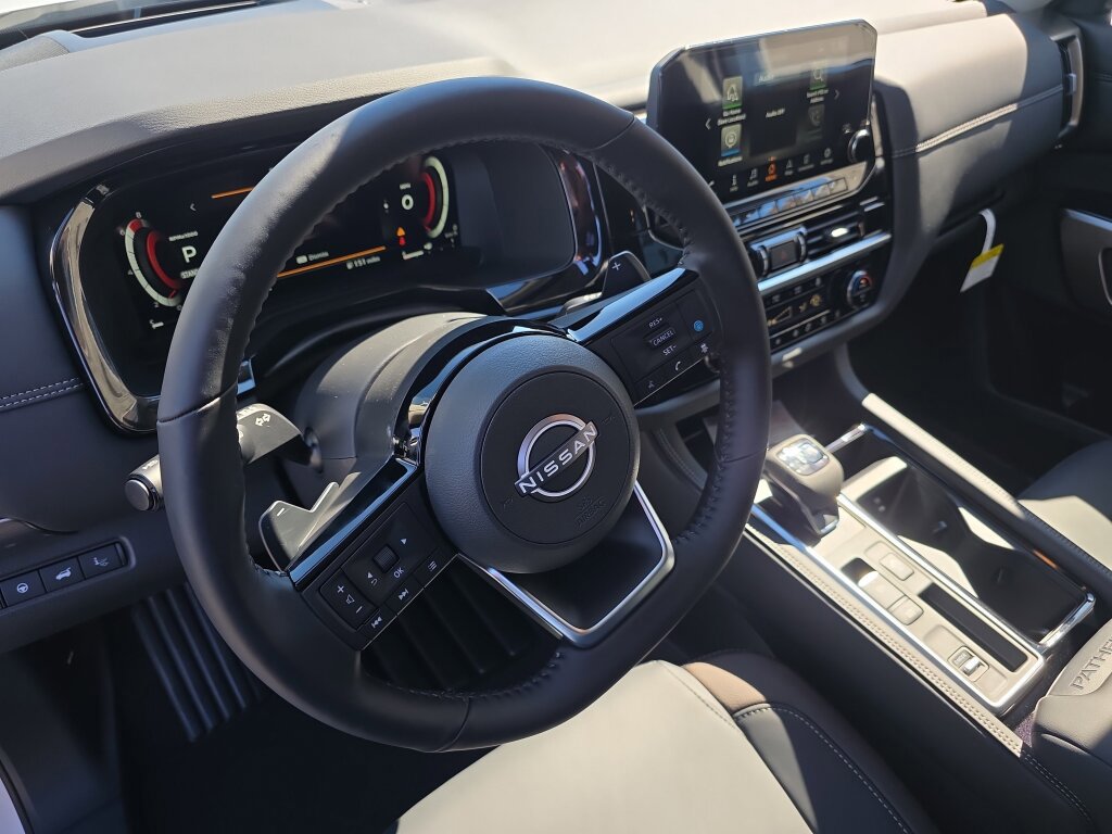New 2025 Nissan Pathfinder Platinum image 7