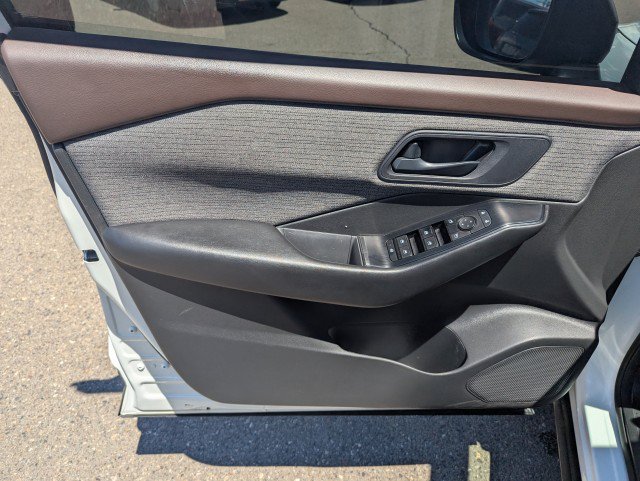 Used 2023 Nissan Rogue S AWD/4WD image 10