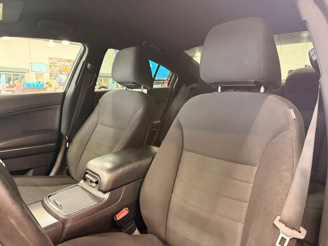 Used 2013 Dodge Charger SE RWD image 6