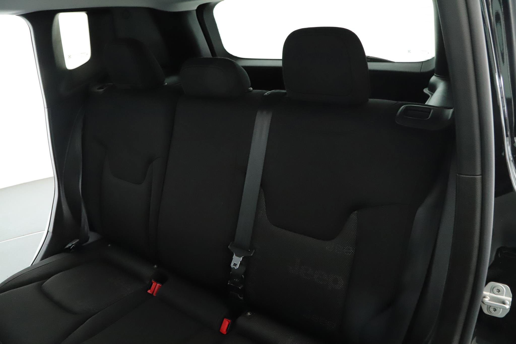 Used 2017 Jeep Renegade Latitude image 5