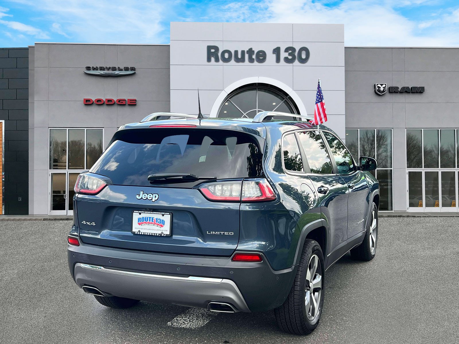 Used 2021 Jeep Cherokee Limited w/ Mopar Interior Package AWD/4WD image 4