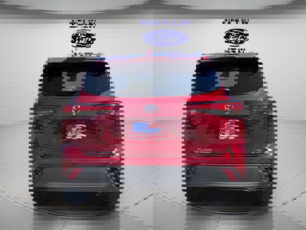 Used 2020 Toyota Highlander XLE image 4