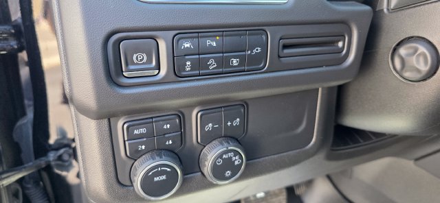 Used 2022 Chevrolet Suburban Z71 w/ Luxury Package AWD/4WD image 20