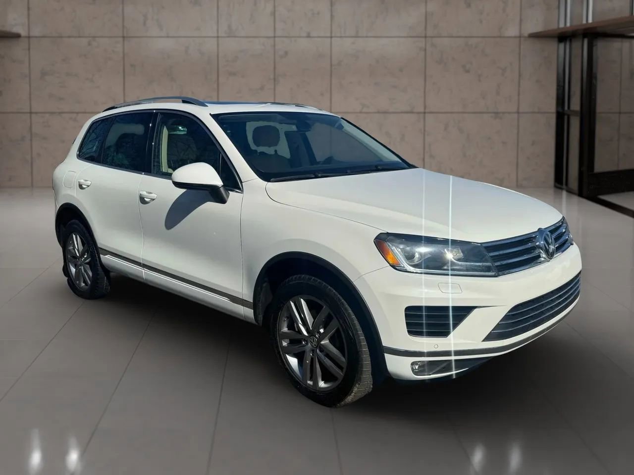 Used 2015 Volkswagen Touareg VR6 image 8