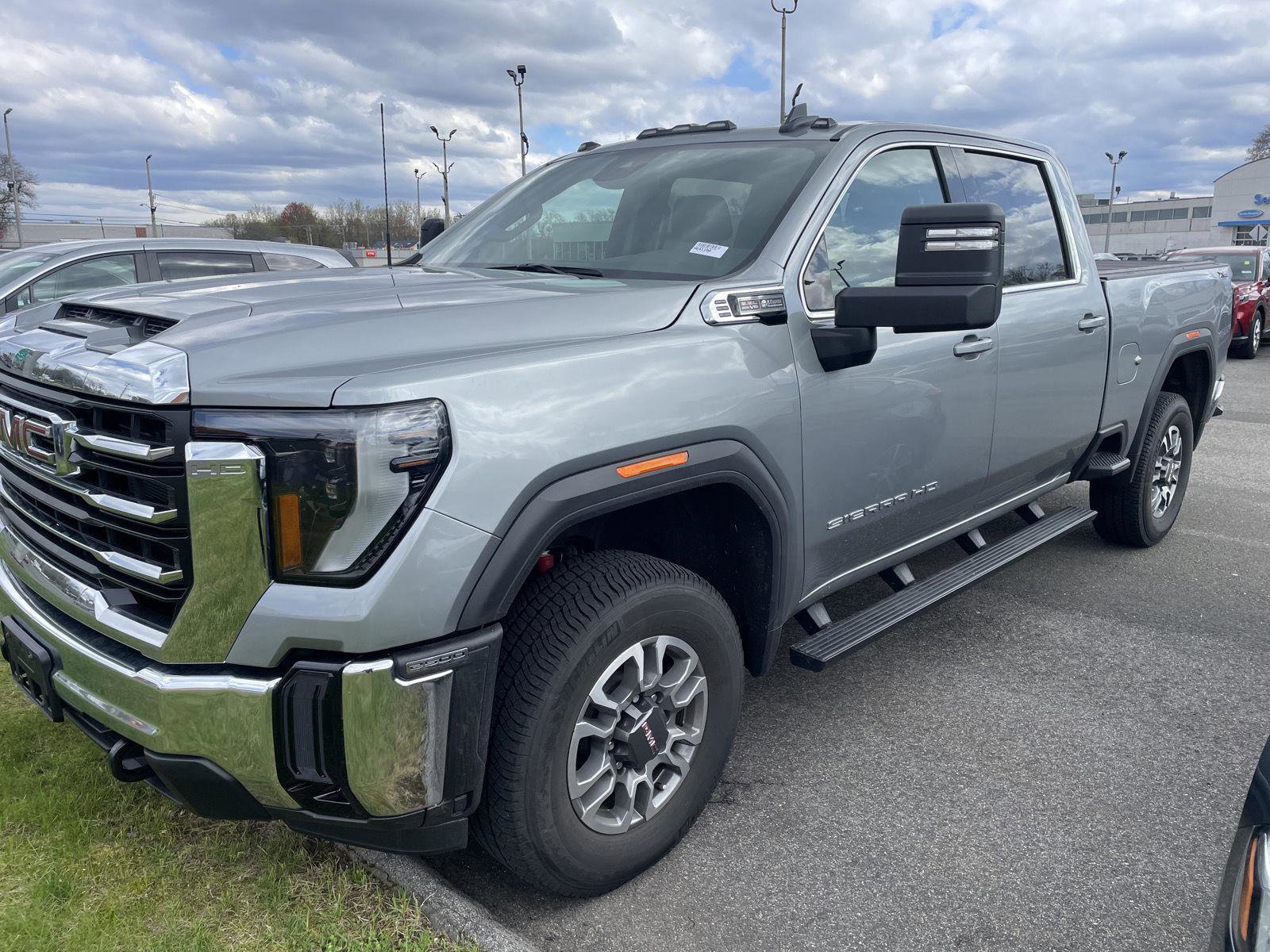 Used 2024 GMC Sierra 2500 SLE w/ SLE Value Package; AWD/4WD image 3
