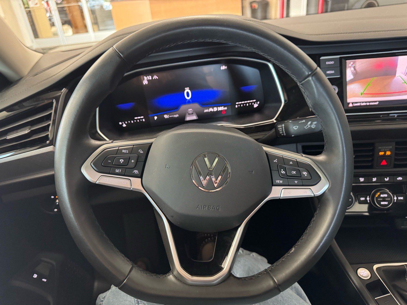 Used 2024 Volkswagen Jetta SE w/ Panoramic Sunroof Package FWD image 27