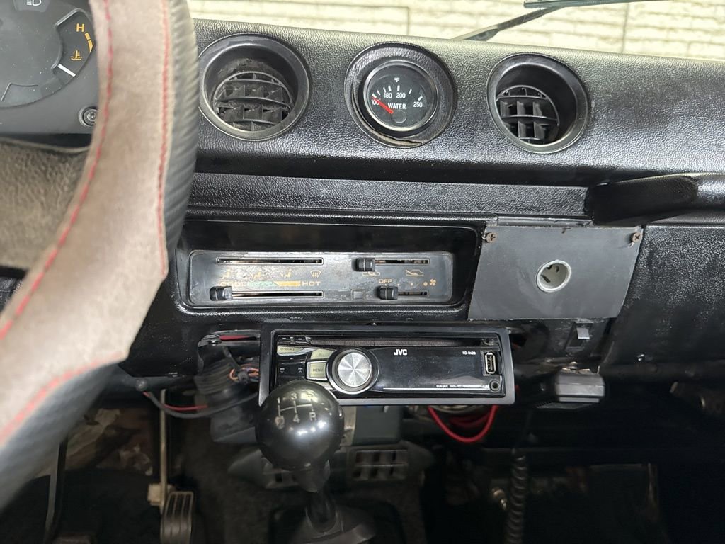 Used 1986 Suzuki Samurai 4WD Soft Top image 4