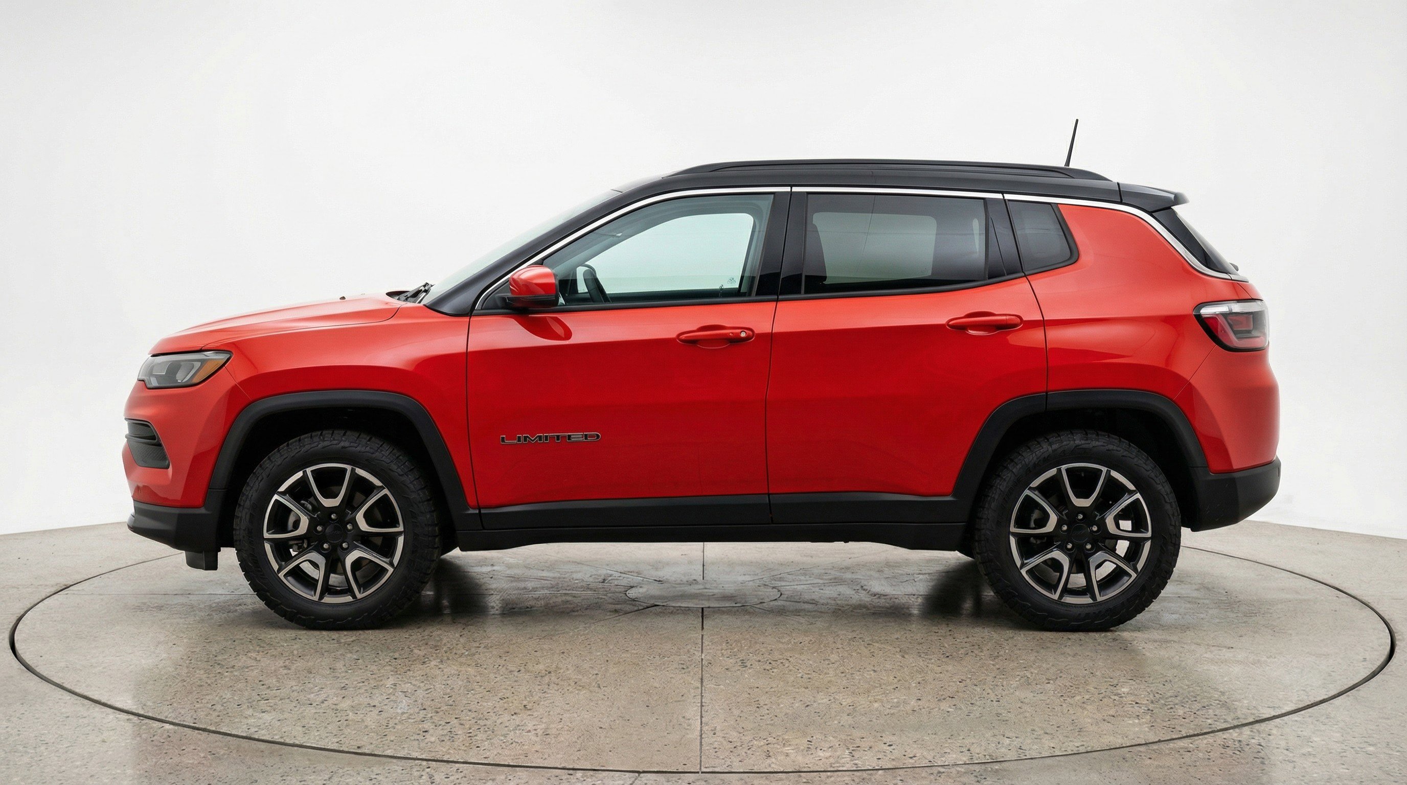 Used 2025 Jeep Compass Trailhawk AWD/4WD image 5