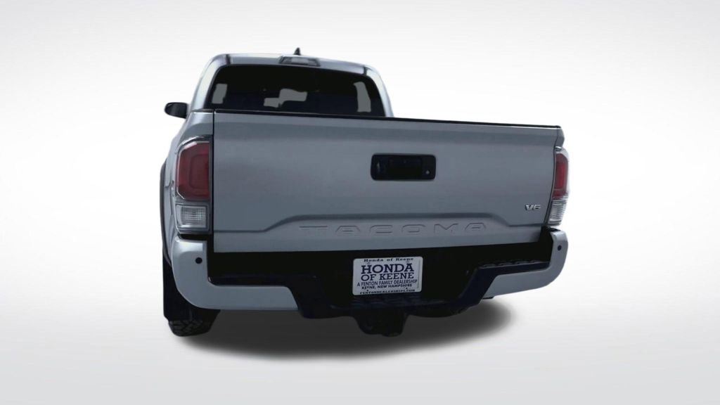 Used 2022 Toyota Tacoma TRD Off-Road w/ Technology Package image 9
