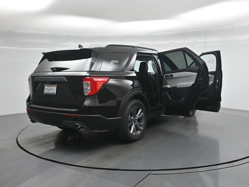 Certified 2022 Ford Explorer XLT w/ Equipment Group 202A image 6