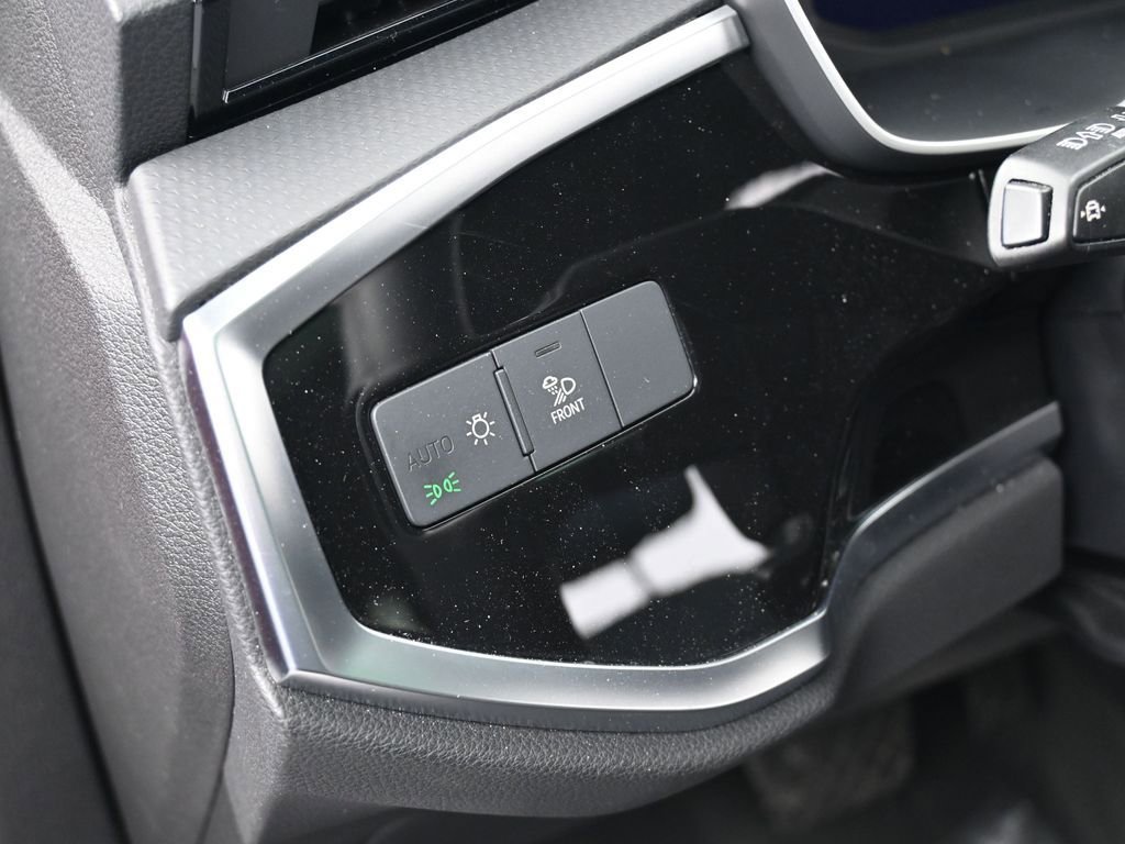 Used 2025 Audi Q3 2.0T Premium image 16