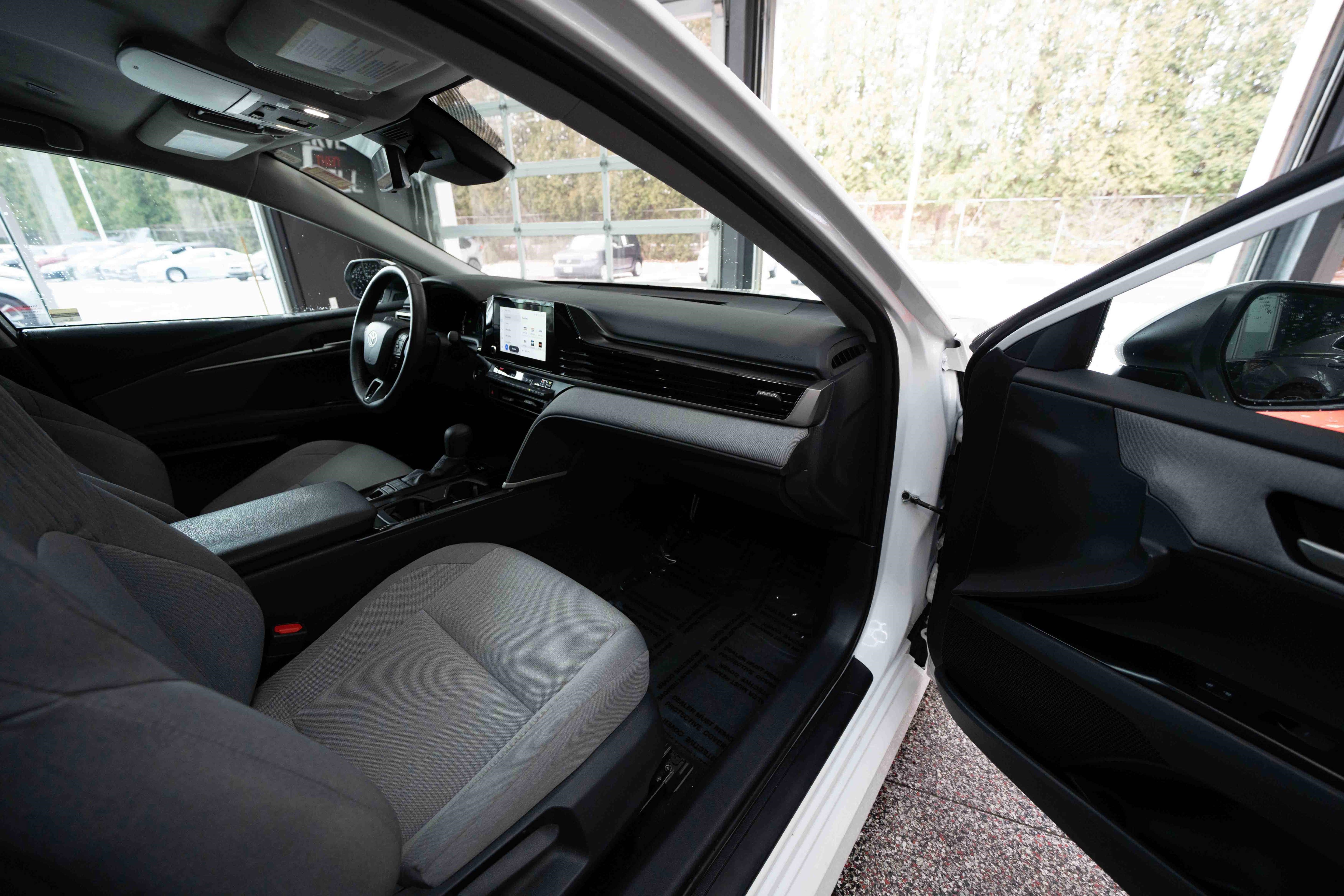 Used 2025 Toyota Camry LE w/ Convenience Package image 25