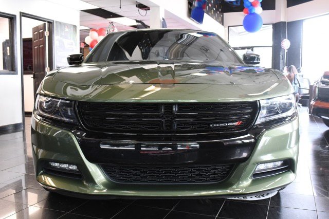 Used 2023 Dodge Charger SXT w/ Blacktop Package AWD/4WD image 2