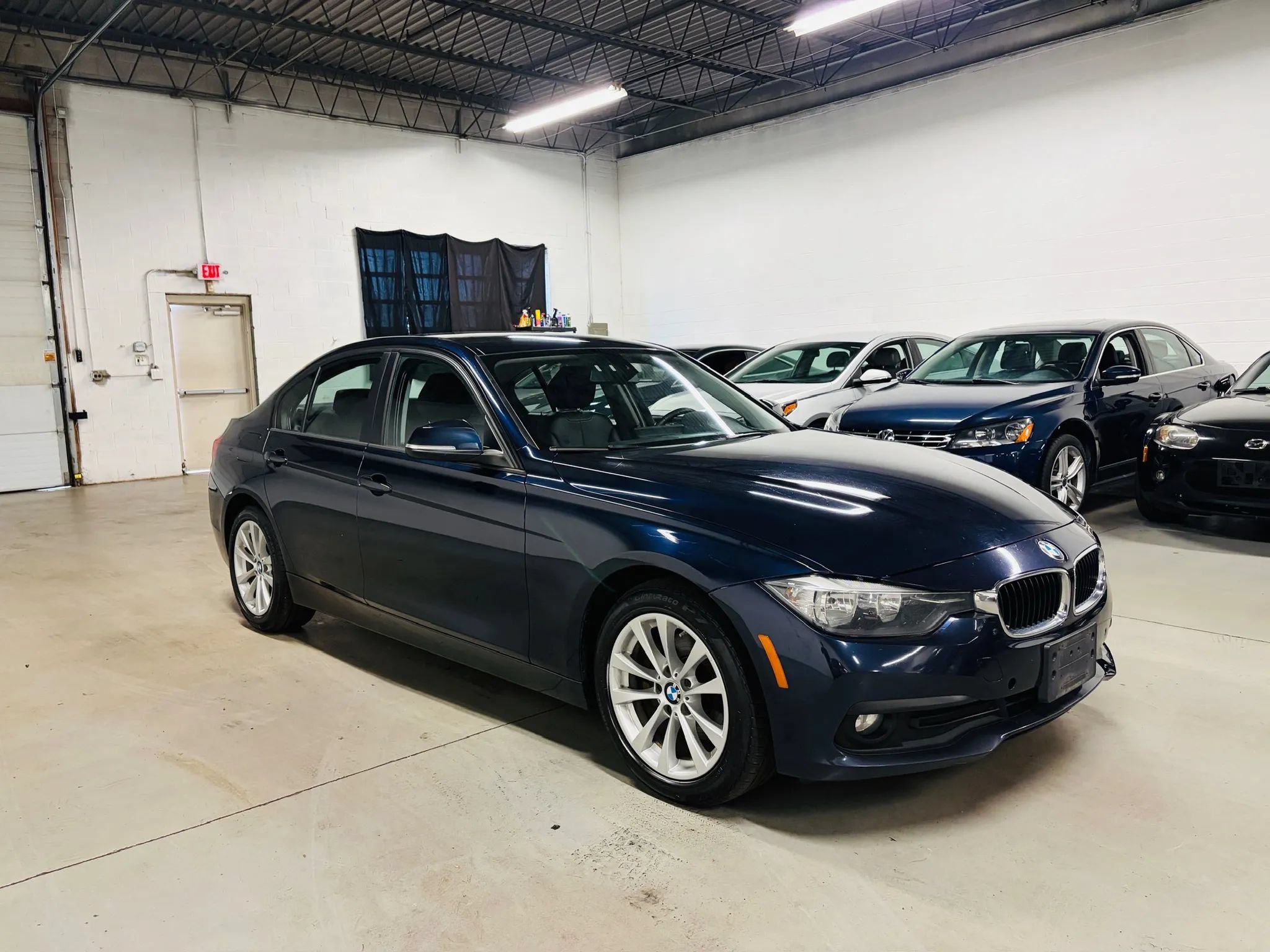 Used 2016 BMW 320i xDrive Sedan AWD/4WD image 4