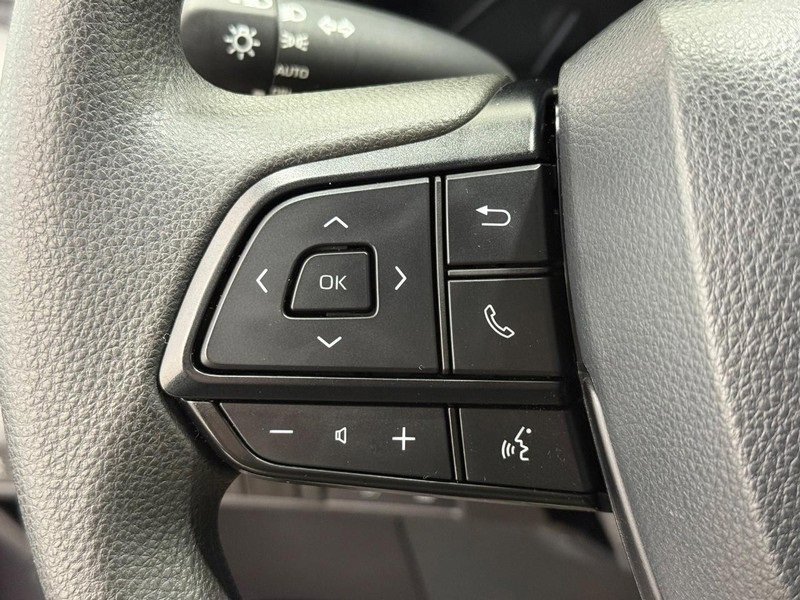 Used 2025 Toyota Sienna LE image 16