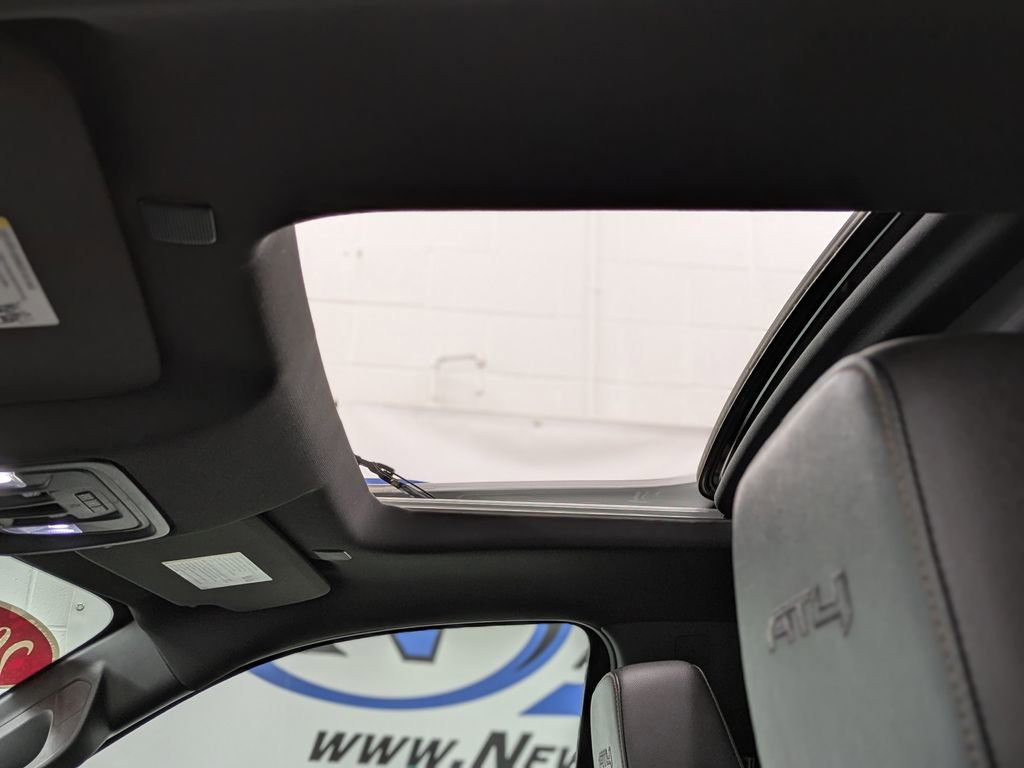 Used 2021 GMC Sierra 1500 AT4 w/ AT4 Preferred Package AWD/4WD image 9