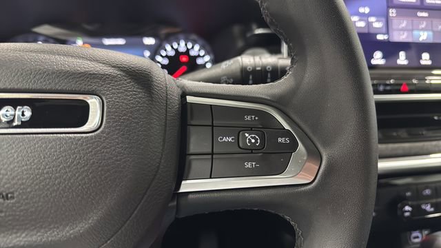 Used 2024 Jeep Compass Latitude image 35