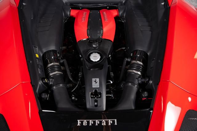 Used 2021 Ferrari F8 Tributo RWD image 9