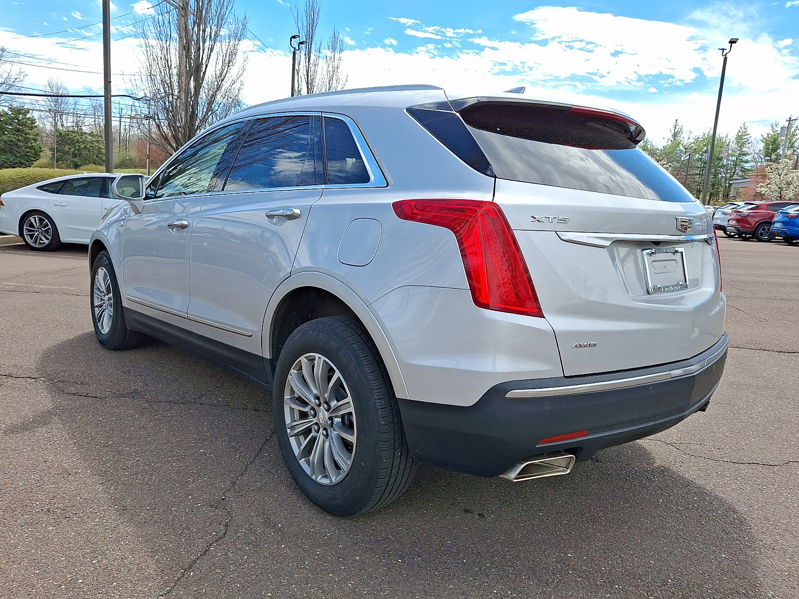 Used 2017 Cadillac XT5 Luxury w/ Driver Awareness Package image 4