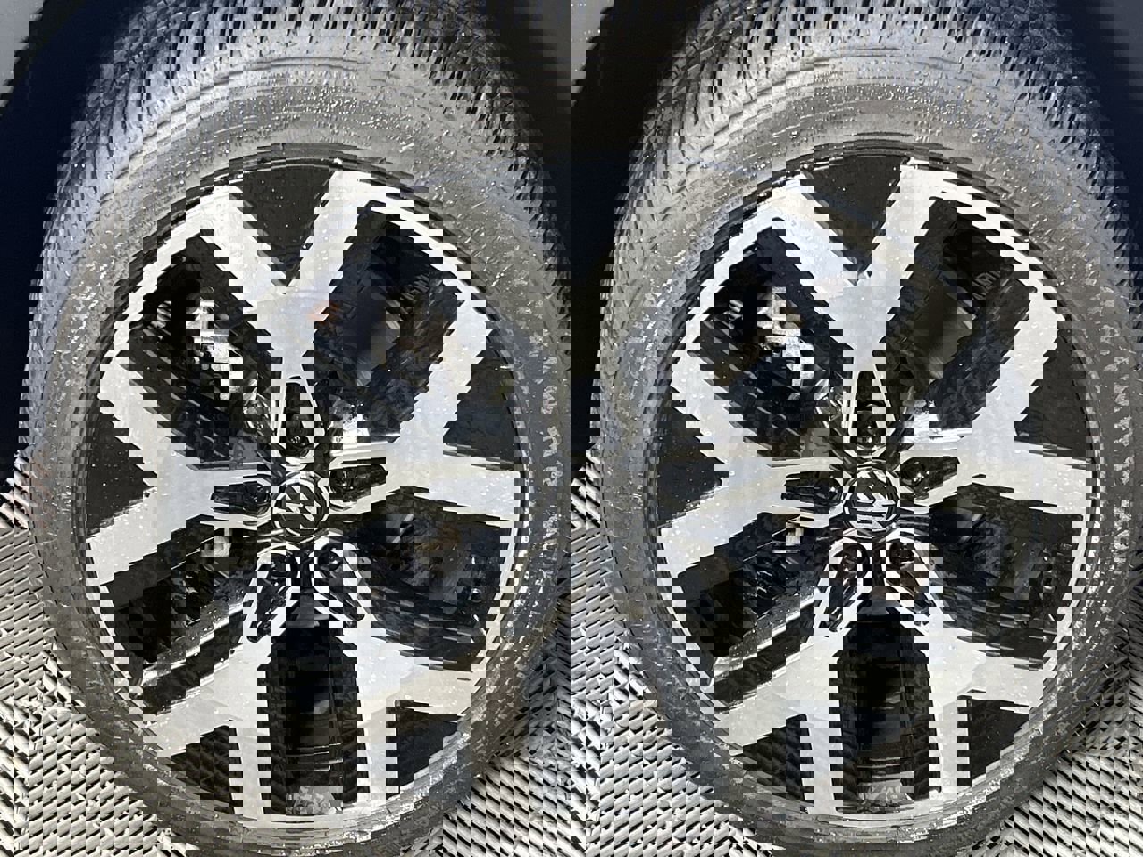 Used 2022 Volkswagen Taos SEL image 9