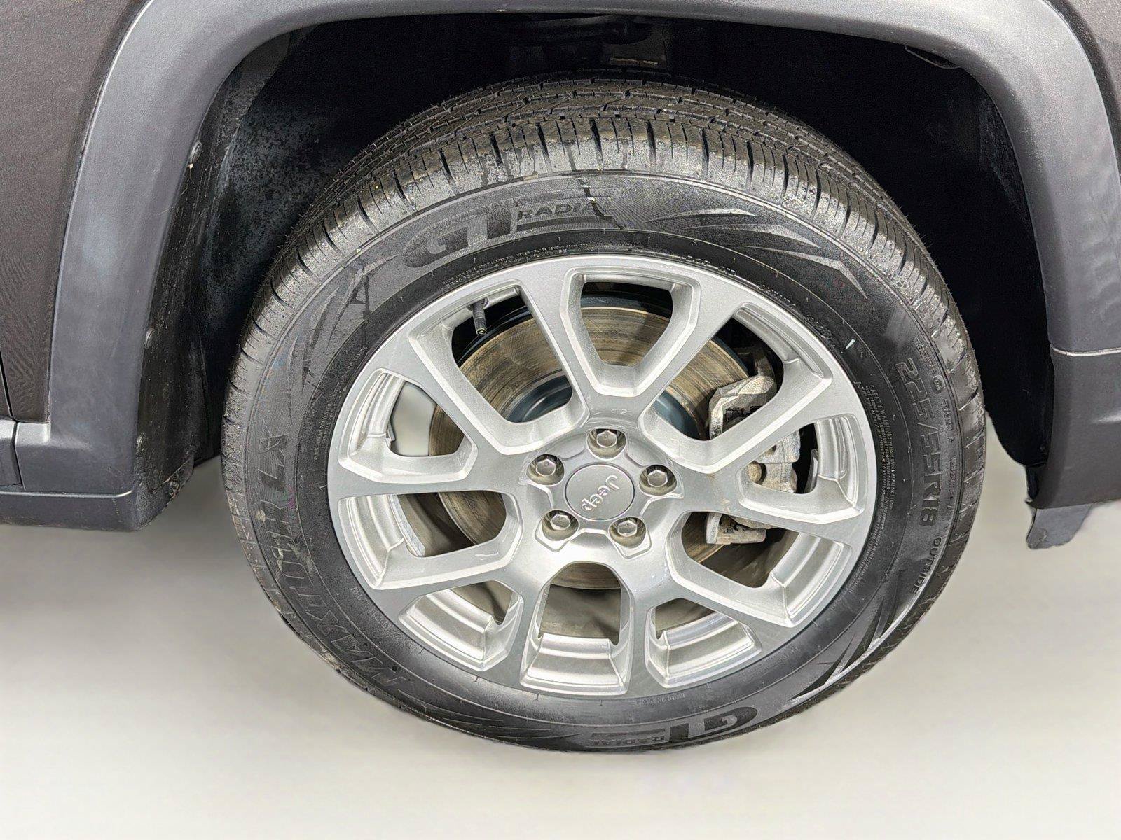 Used 2023 Jeep Compass Latitude AWD/4WD image 36