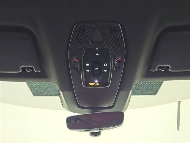 Certified 2025 Porsche Macan 4S Electric AWD/4WD image 25