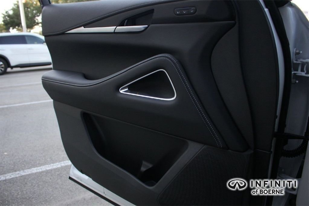 Certified 2026 INFINITI QX60 Autograph w/ Dark Cargo Package image 11