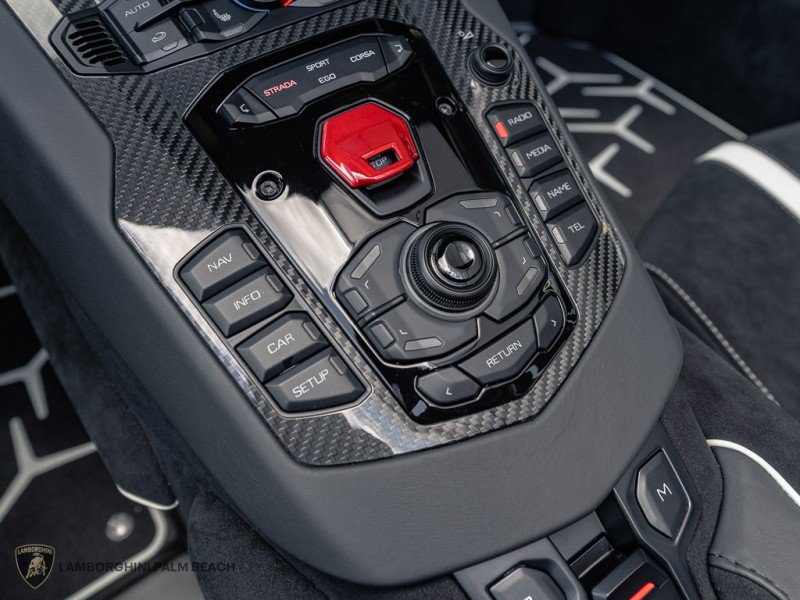 Used 2021 Lamborghini Aventador SVJ AWD/4WD image 27