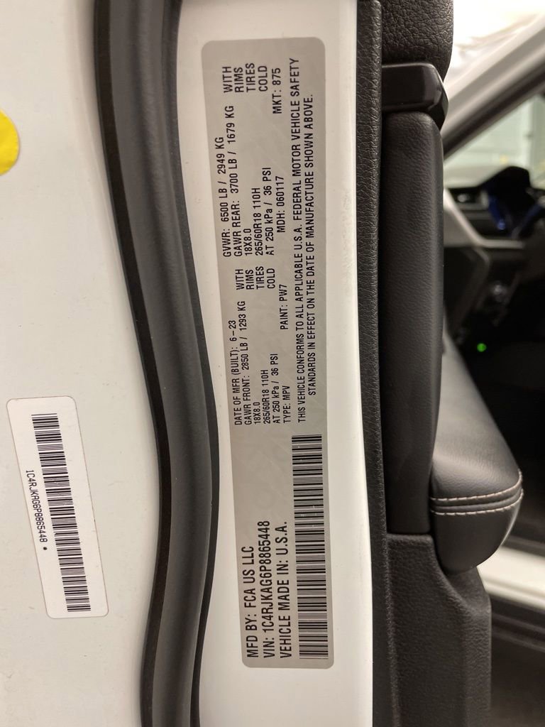 Certified 2023 Jeep Grand Cherokee L Laredo AWD/4WD image 32