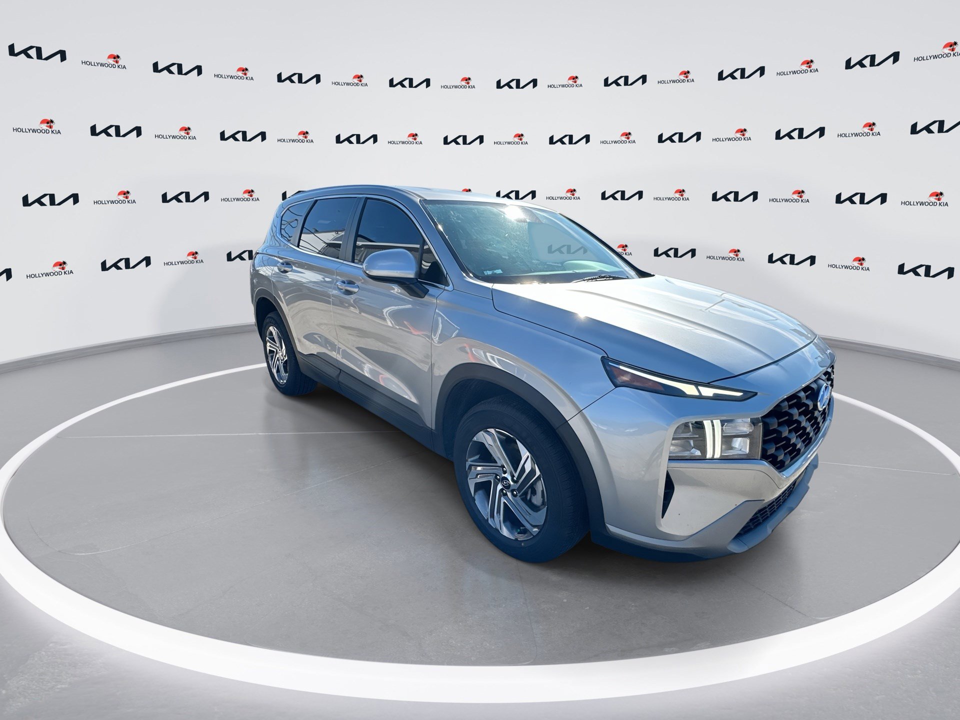 Used 2023 Hyundai Santa Fe SE image 2