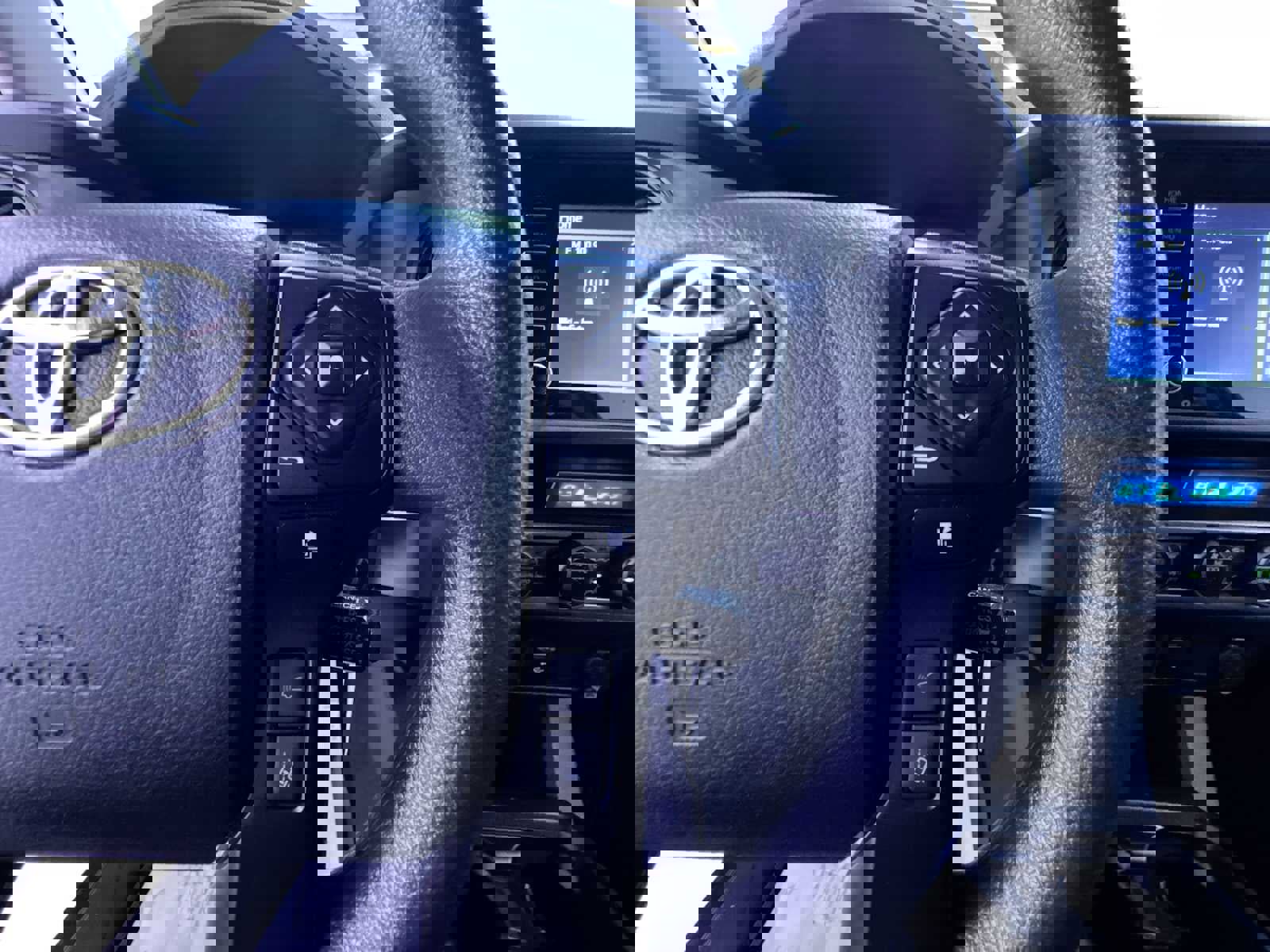 Used 2023 Toyota Tacoma SR image 13