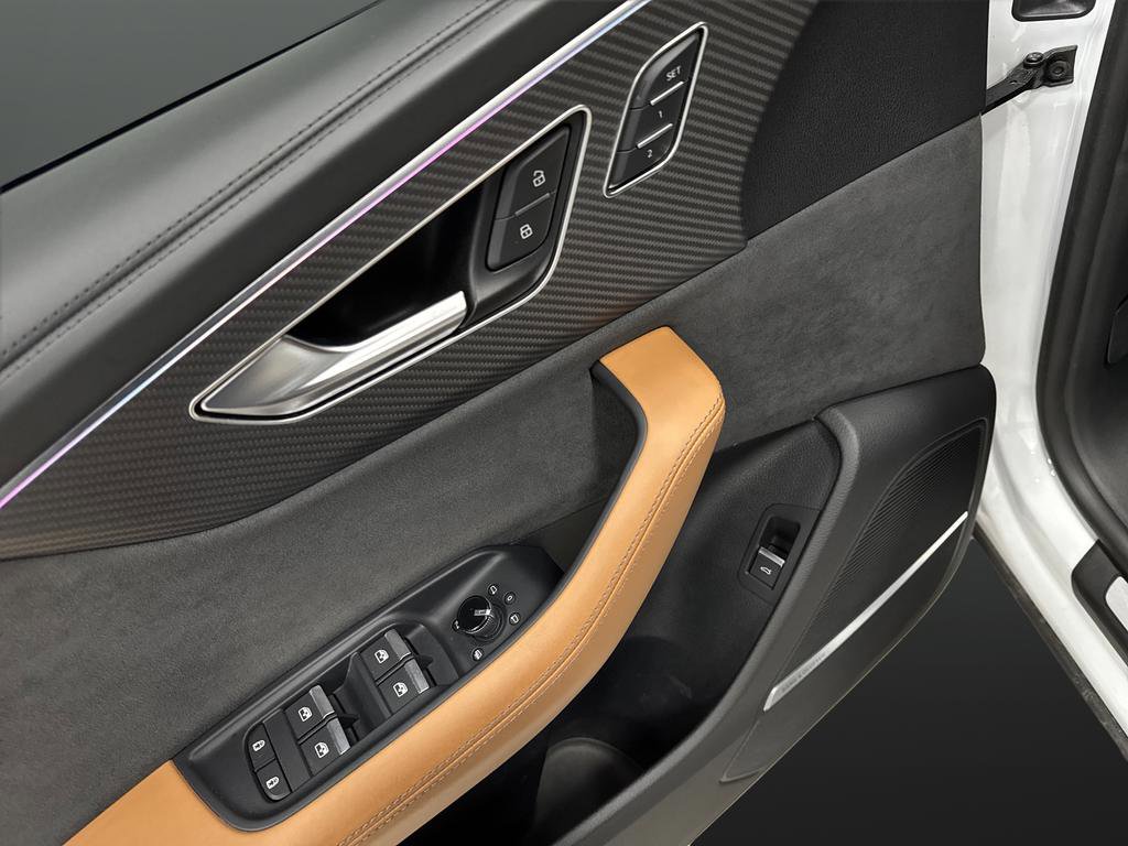 Used 2023 Audi RS Q8 w/ Black Optic Package image 28