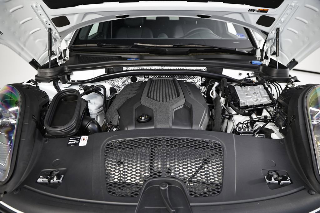 Certified 2026 Porsche Macan image 33